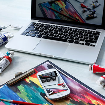 男生和女生一起努力生小孩，外国人男生和女生一起努力生小孩